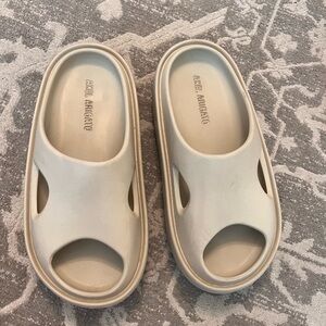 Axel Arigato Men's Magma Sandal in Beige